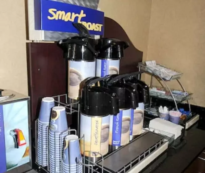 Отель Holiday Inn Express Somerset By Ihg