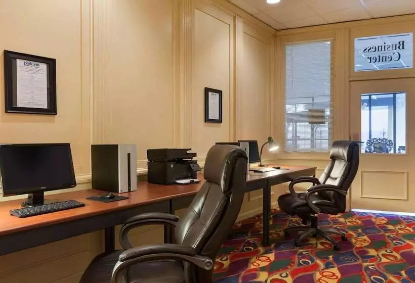 酒店 Park Inn By Radisson Sharon