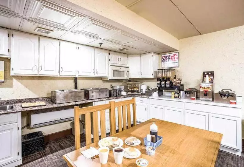 Hotelli Rodeway Inn Branson, Brick House