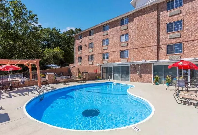 Hotelli Rodeway Inn Branson, Brick House