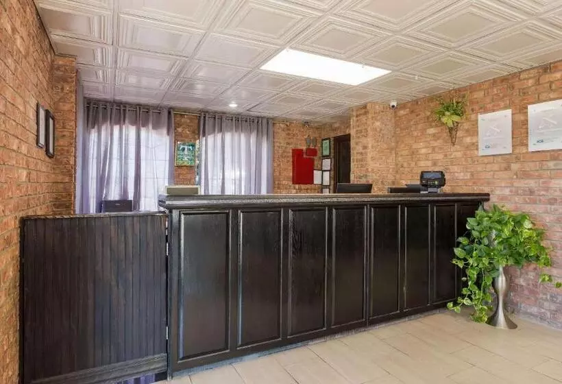 Hotelli Rodeway Inn Branson, Brick House