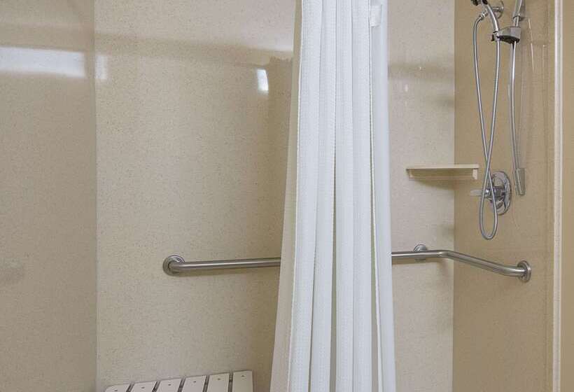 酒店 Rodeway Inn & Suites