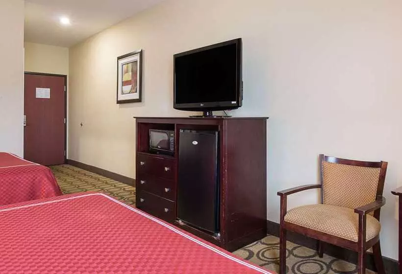 酒店 Rodeway Inn & Suites