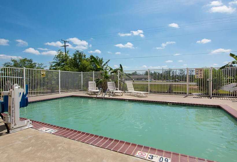 酒店 Rodeway Inn & Suites