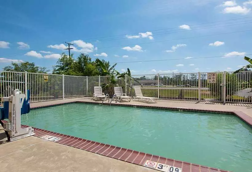 酒店 Rodeway Inn & Suites