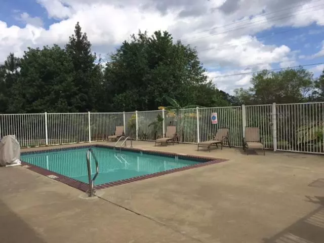 酒店 Rodeway Inn & Suites