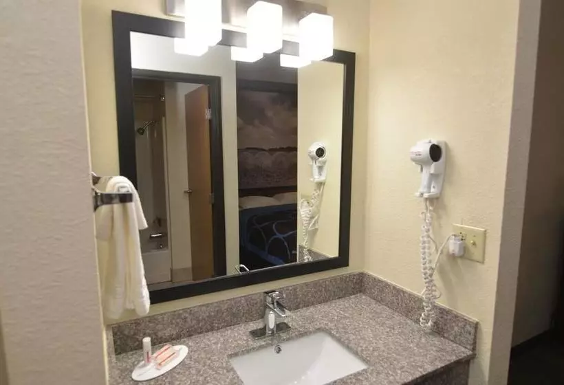 Hotelli Super 8 By Wyndham Urbandale/des Moines Area