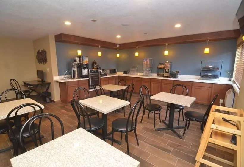 Hotelli Super 8 By Wyndham Urbandale/des Moines Area