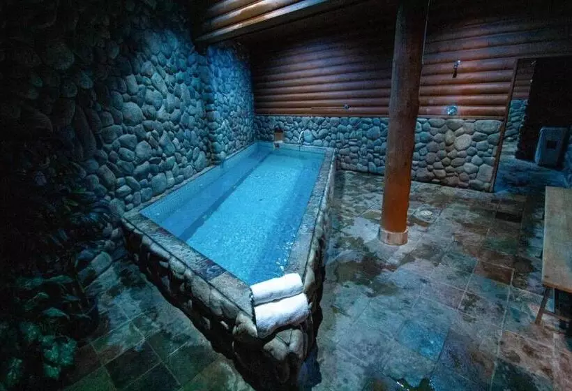 Отель The Lodge At Lolo Hot Springs