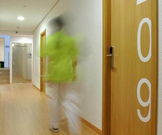 בית מלון כפרי Centro Vitoria Autocheckin