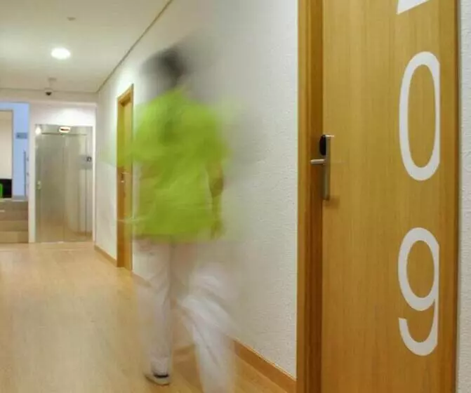 호텔 Centro Vitoria Autocheckin