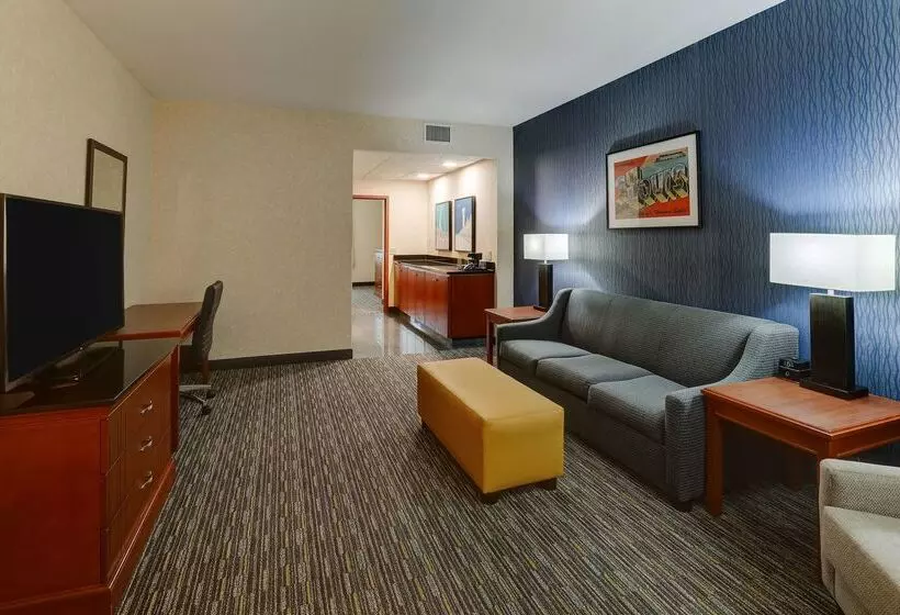 Отель Drury Inn & Suites St. Louis Arnold