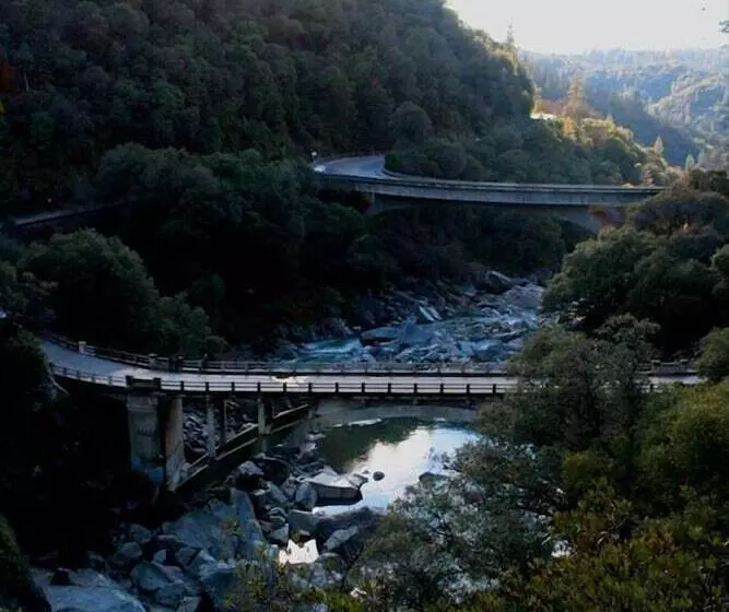 בית מלון כפרי Grass Valley Courtyard Suites