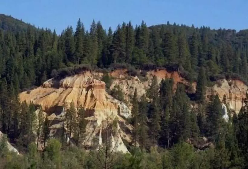 בית מלון כפרי Grass Valley Courtyard Suites