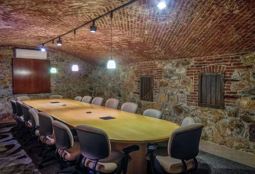 בית מלון כפרי Grass Valley Courtyard Suites