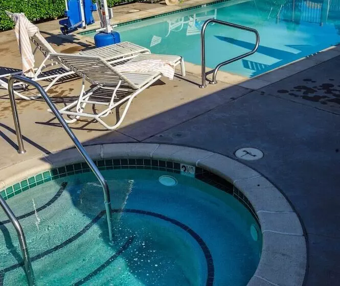 בית מלון כפרי Grass Valley Courtyard Suites