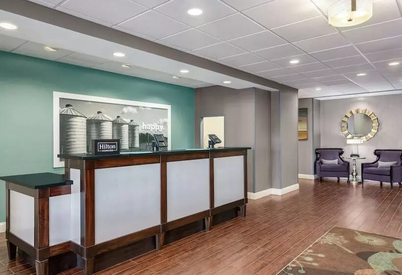 호텔 Hampton Inn Statesboro