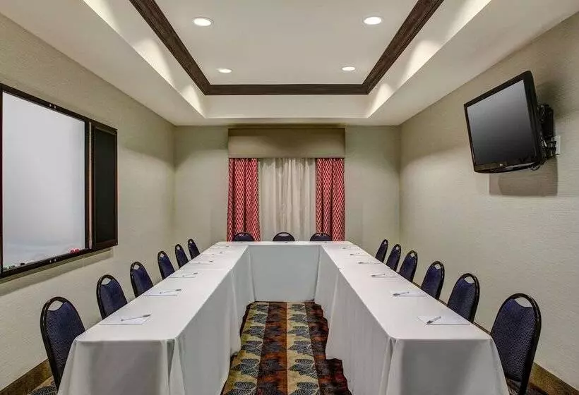 Отель Hampton Inn Thomson