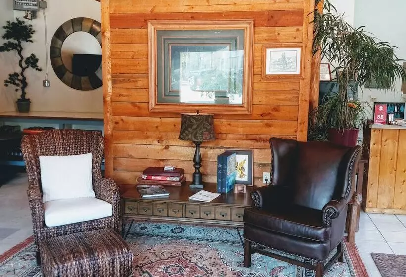 Отель Lone Eagle Lodge