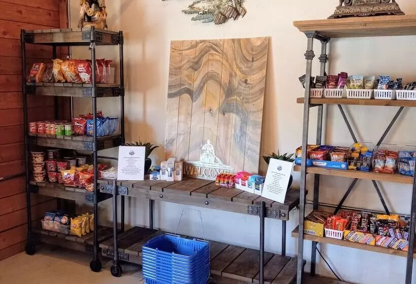 Отель Lone Eagle Lodge