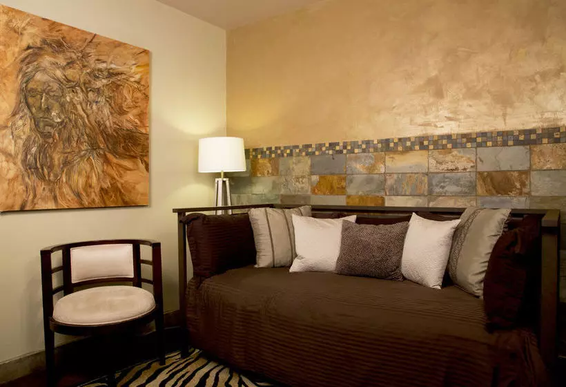 هتل Luxx Boutique