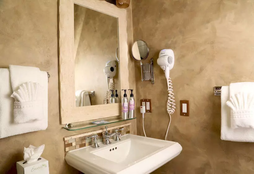 هتل Luxx Boutique