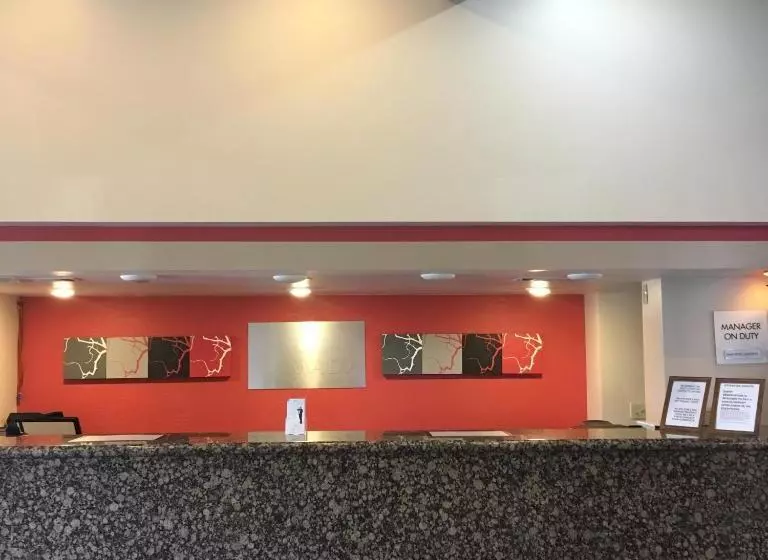 호텔 Ramada By Wyndham Tempe Near Asu