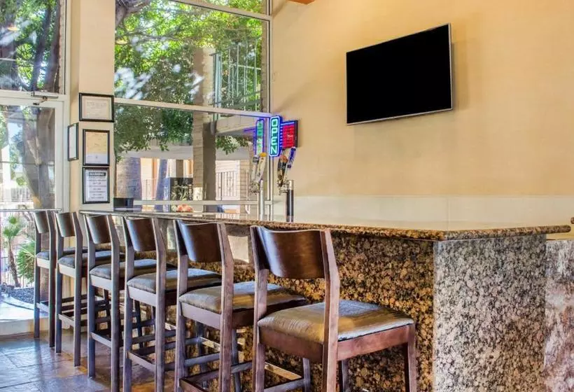 호텔 Ramada By Wyndham Tempe Near Asu