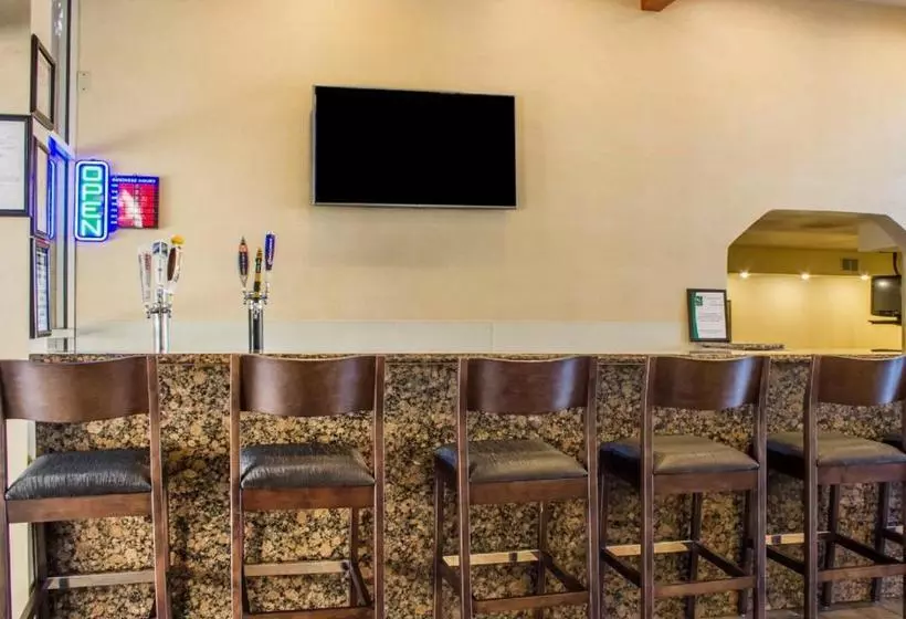 호텔 Ramada By Wyndham Tempe Near Asu