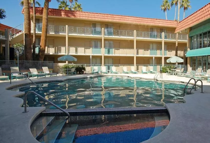 호텔 Ramada By Wyndham Tempe Near Asu