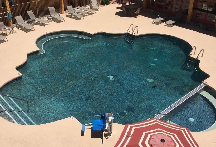 فندق Ramada By Wyndham Tempe Near Asu