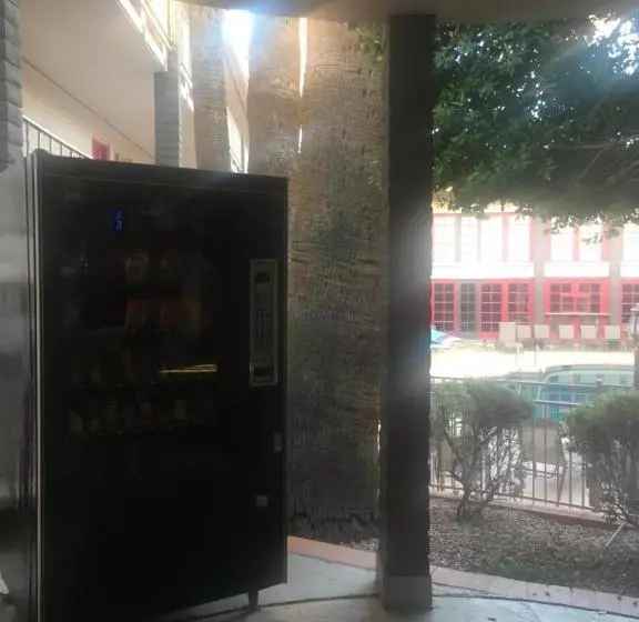 호텔 Ramada By Wyndham Tempe Near Asu