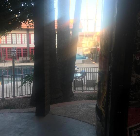 فندق Ramada By Wyndham Tempe Near Asu