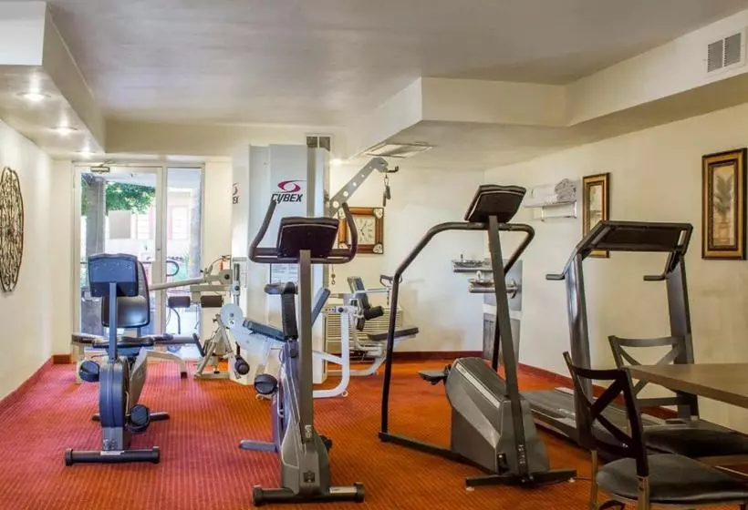 호텔 Ramada By Wyndham Tempe Near Asu