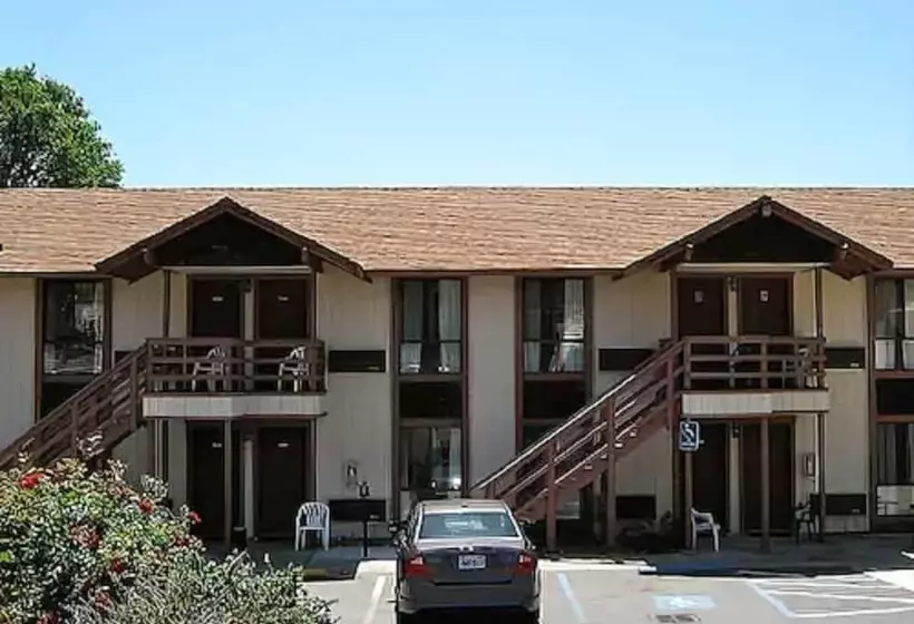 Jamestown Railtown Motel