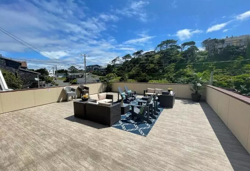 Sailor Jack Oceanfront Motel