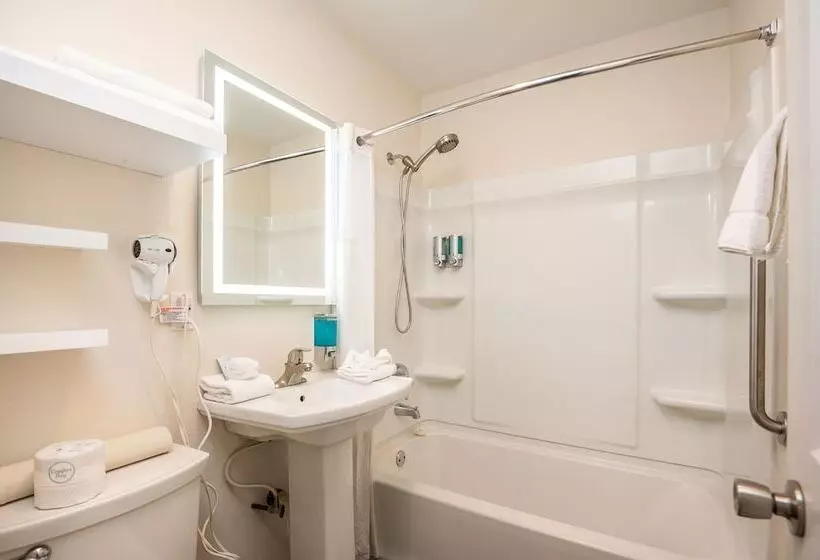 Sailor Jack Oceanfront Motel