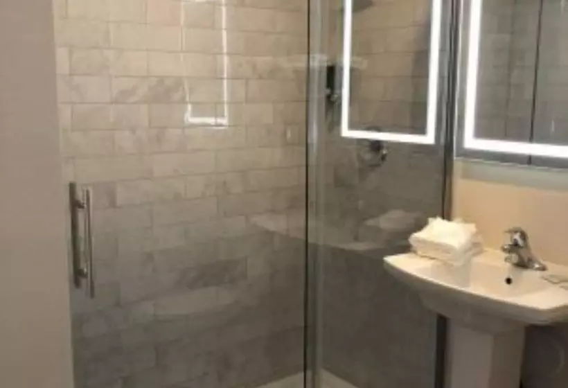 Sailor Jack Oceanfront Motel