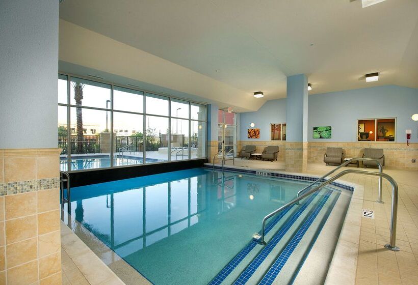 בית מלון כפרי Drury Inn & Suites Orlando Near Universal Orlando Resort