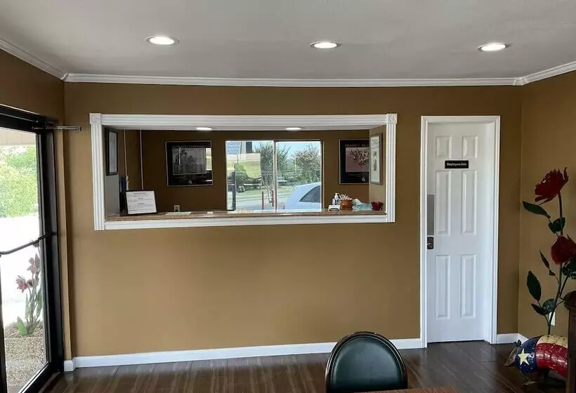 Hotel Glen Rose Inn And Suites