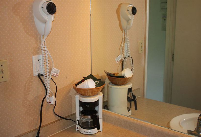 호텔 Super 6 Inn and Suites