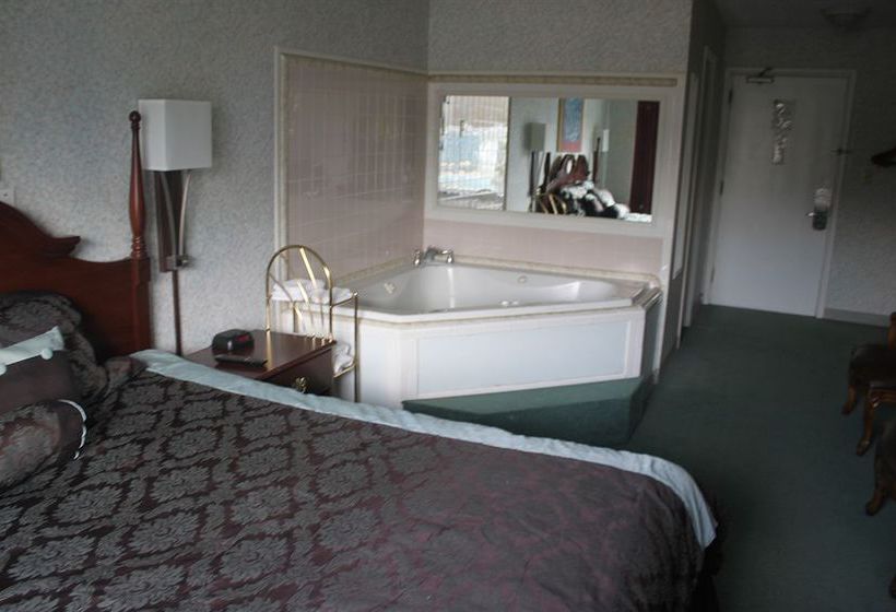 호텔 Super 6 Inn and Suites