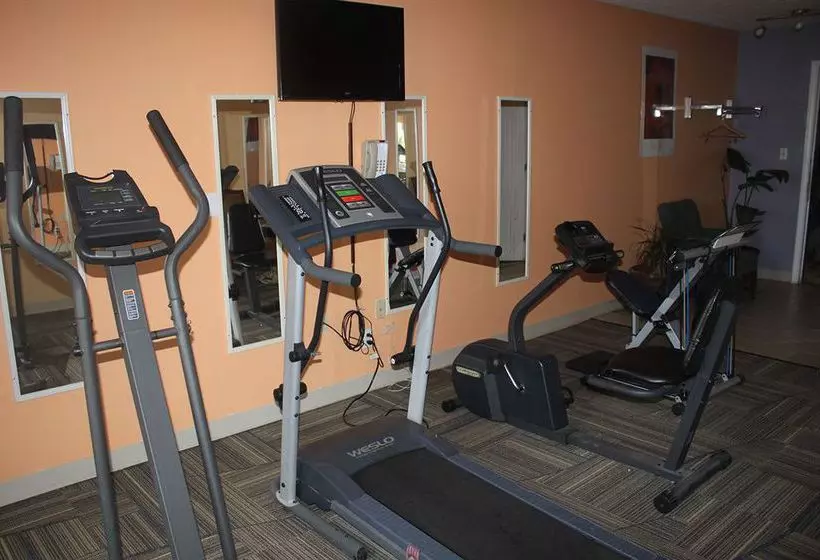 هتل Super 6 Inn and Suites