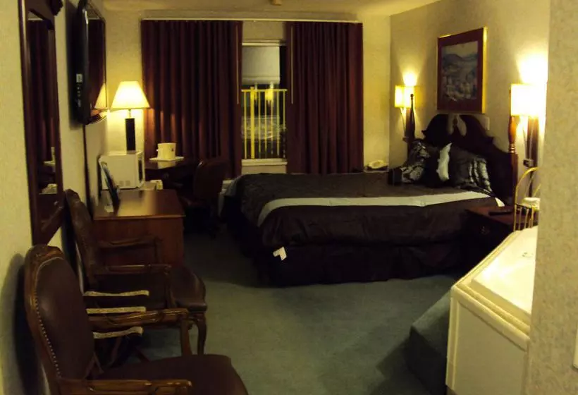 هتل Super 6 Inn and Suites