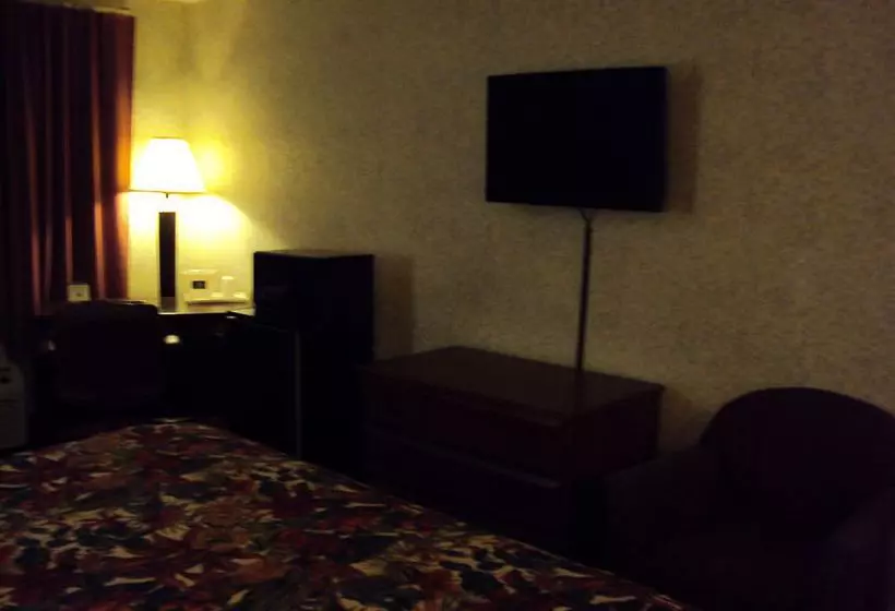 هتل Super 6 Inn and Suites