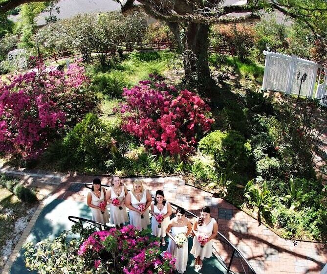 酒店 Historic Michabelle Inn