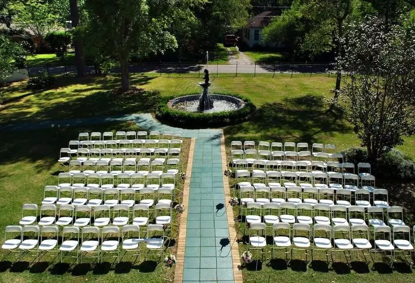 酒店 Historic Michabelle Inn