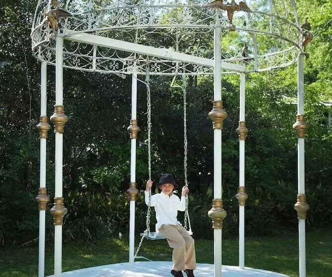 酒店 Historic Michabelle Inn