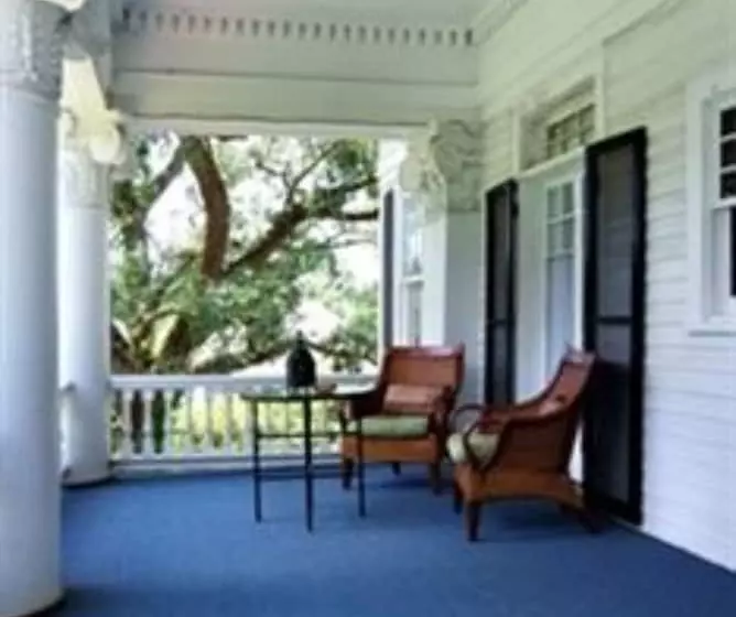 酒店 Historic Michabelle Inn