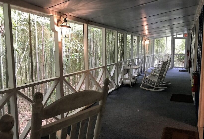 酒店 Historic Michabelle Inn